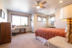 3 bedrooms, desk, iron/ironing board, travel cot