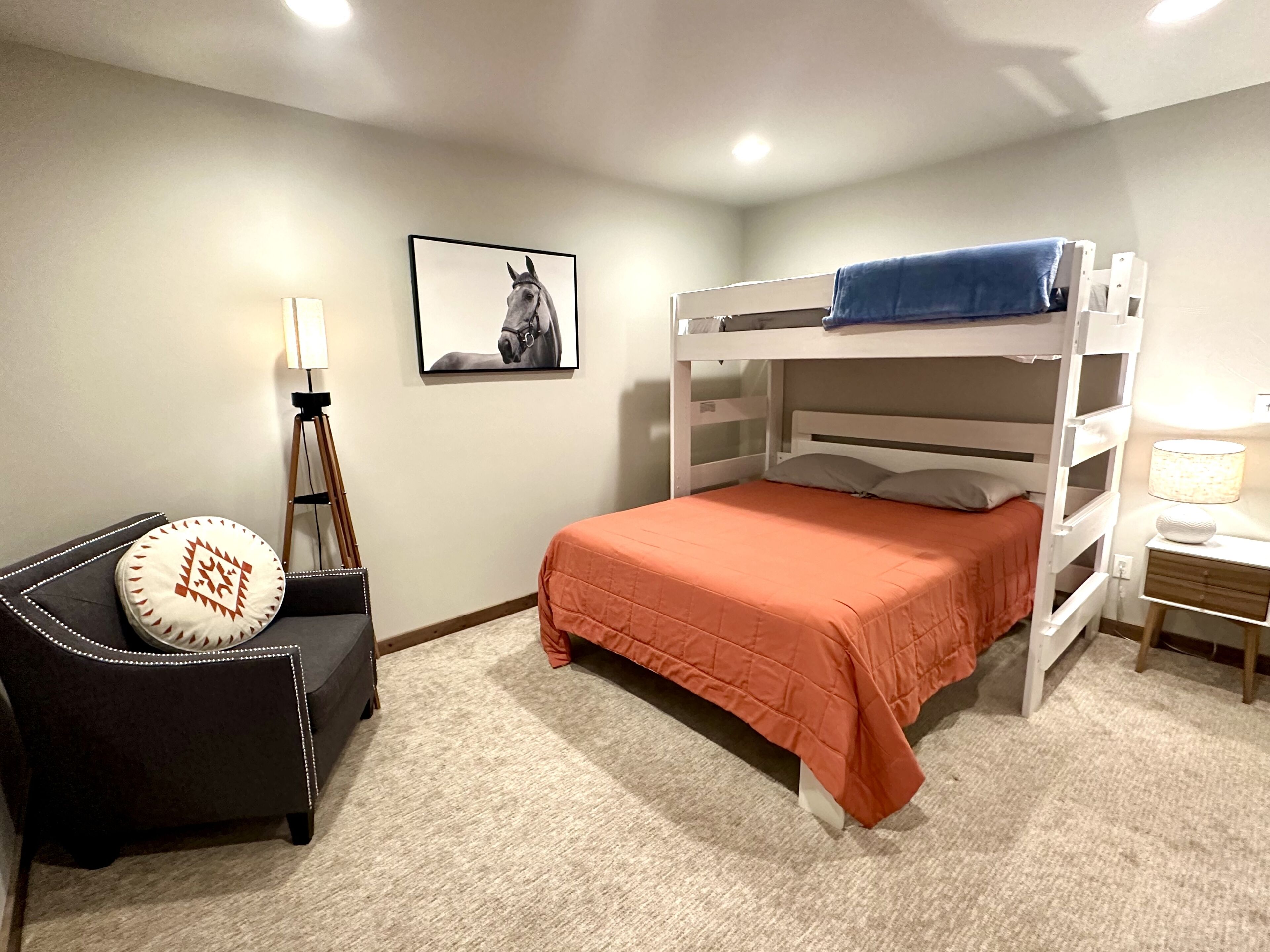 3 bedrooms, desk, iron/ironing board, travel cot