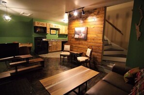 TV, fireplace, ping pong