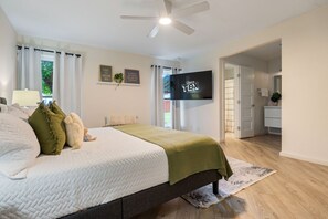 4 bedrooms, desk, iron/ironing board, travel cot