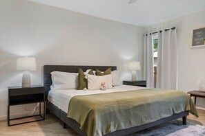 4 bedrooms, desk, iron/ironing board, travel cot