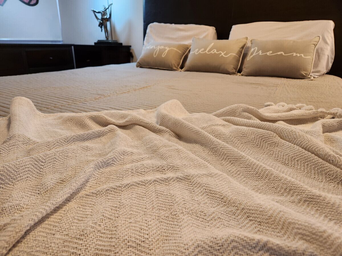 2 habitaciones, escritorio, tabla de planchar con plancha y wifi 