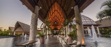 Piscine couverte, piscine extérieure