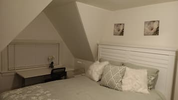 Apartment | 2 bedrooms, free WiFi, bed sheets