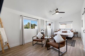 3 Schlafzimmer, Schreibtisch, Bügeleisen/Bügelbrett, WLAN