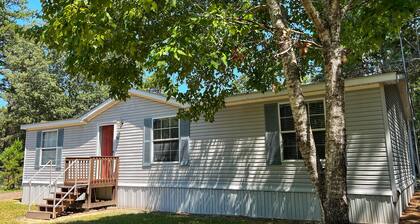 Spacious Higden Retreat <1M from Sugar Loaf Marina