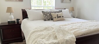 Spacious Higden Retreat <1M from Sugar Loaf Marina