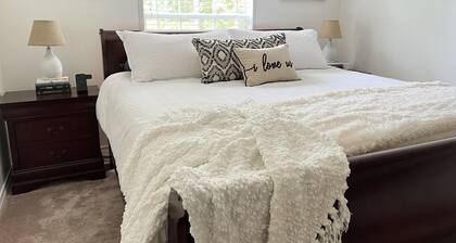 Spacious Higden Retreat <1M from Sugar Loaf Marina