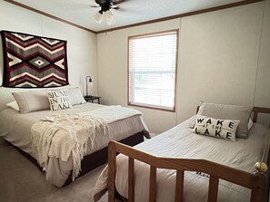 4 bedrooms, WiFi, bed sheets