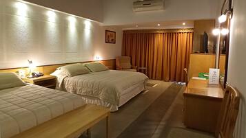 Habitación superior | Minibar, decoración personalizada, muebles diferentes y escritorio