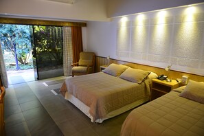 高级房 | 迷你吧、特色装修、特色家居、办公桌