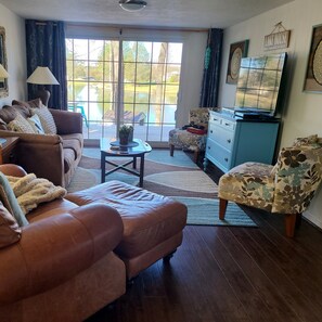 Smart TV, reproductor de DVD y libros 