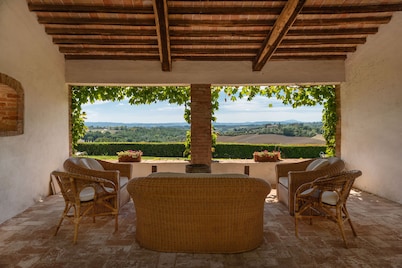 Villa Montelisi, With The most Unique View On Siena (6km)
