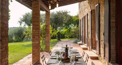 Villa Colombaio, Country-house In Wine Estate 5km from Siena