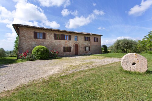 Villa dans un domaine à 5 km. de Sienne