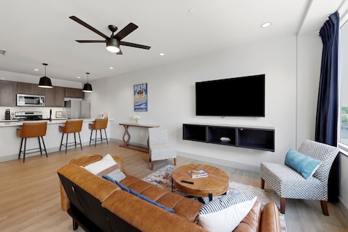 175 LEX - Walkable Downtown Lexington - Top Floor