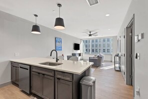 Interior - 175 LEX - Walkable Downtown Lexington - Top Floor (Lexington)