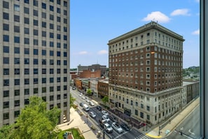 View from property - 175 LEX - Walkable Downtown Lexington - Top Floor (Lexington)