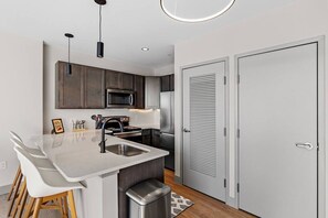 Fridge, microwave, oven, stovetop - 175 LEX - Walkable Loft to Rupp Arena & Downtown! (Lexington)