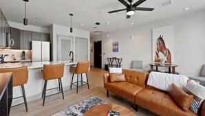 A modern living space with a kitchen, dining area, and seating area. - 175 LEX - Walkable Loft to Rupp Arena & Downtown! (Lexington)