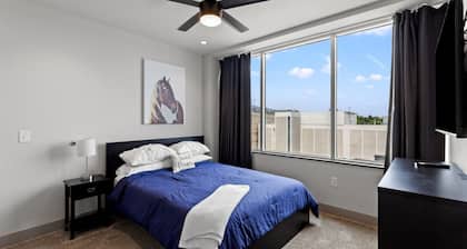175 LEX - Walk to Rupp Arena Downtown Top Floor