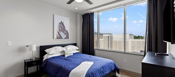 175 LEX - Walk to Rupp Arena Downtown Top Floor