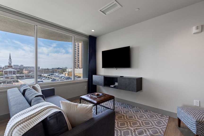 175 Lex - Spacious Two Bedroom Downtown Lexington - 렉싱턴