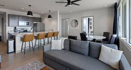 175 LEX - Spacious Two Bedroom Downtown Lexington