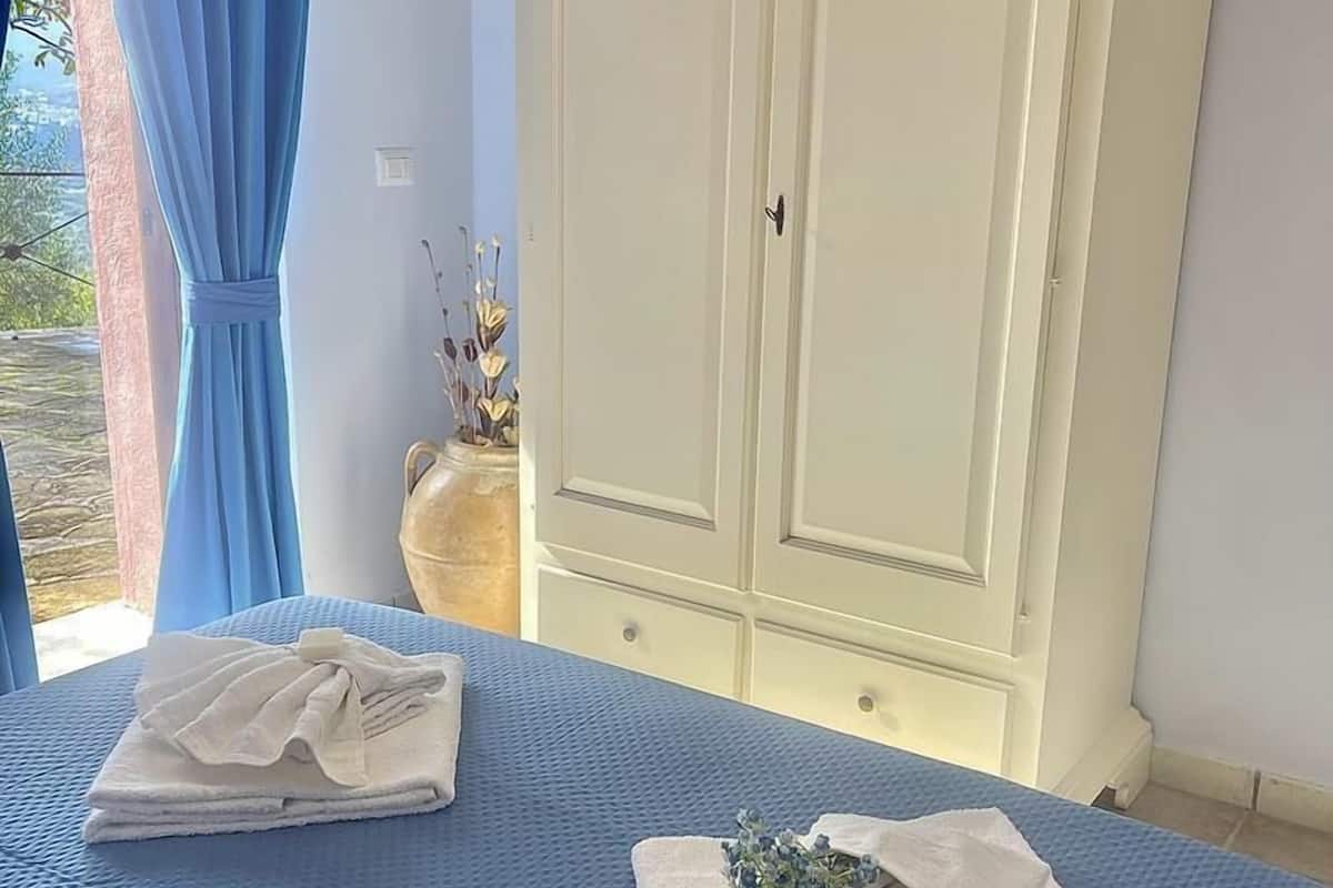 Standaard kamer, 1 twee- of 2 eenpersoonsbedden | Luxe beddengoed, geluiddichte muren, een strijkplank/strijkijzer