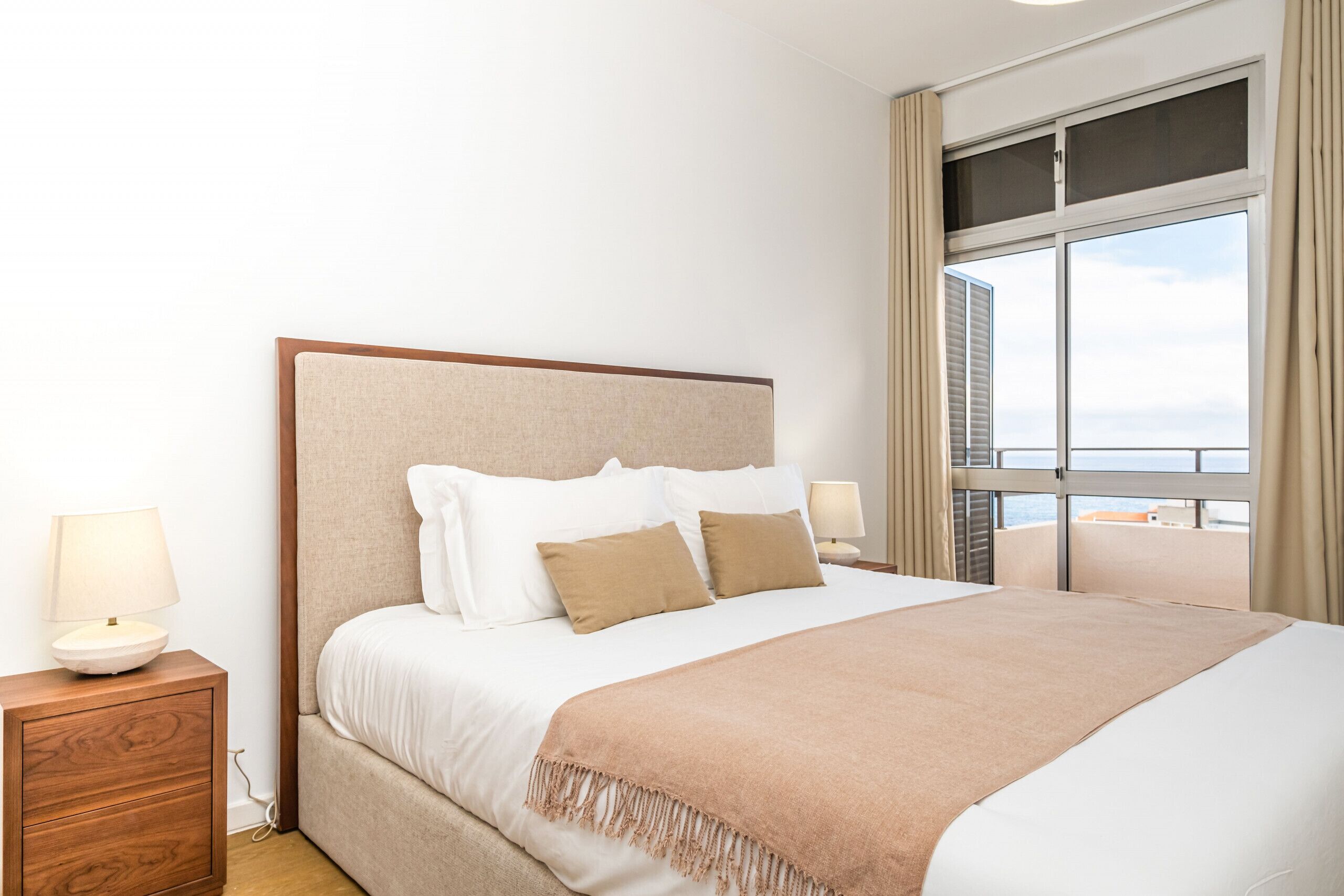 3 slaapkamers, een strijkplank/strijkijzer, gratis wifi, beddengoed
