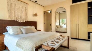 2 bedrooms, desk, free WiFi, bed sheets