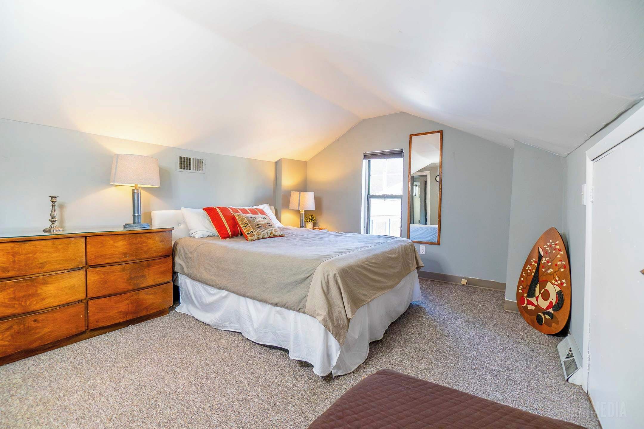 2 室のベッドルーム、デスク、アイロン / アイロン台、旅行用ベビーベッド