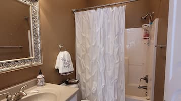 Luxury Room | Bathroom