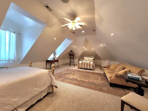 Luxury Suite - Smith's Happily Ever After BNB (Luttrell)