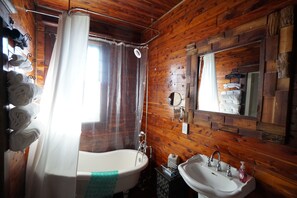 Bathroom - Sweet Tea Bed & Breakfast (Conover)