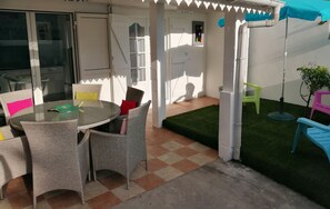 Outdoor dining - Villa Josie - 5 minutes walk from the lagoon (Saint-Pierre)