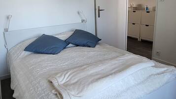 1 Schlafzimmer, Bügeleisen/Bügelbrett