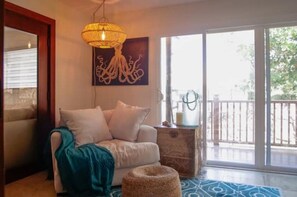 Smart TV - Cool retreat at the entrance to Lanikai-Very Close to Beach-3 Primary Bedrooms (Kailua)