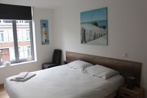 4 Schlafzimmer, Schreibtisch, Reisekinderbett, WLAN