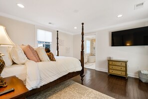 3 bedrooms, iron/ironing board, travel crib, free WiFi