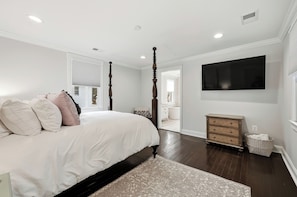 3 bedrooms, iron/ironing board, travel crib, free WiFi