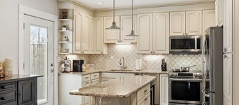 Royal Heritage Home @ Historic Leesburg