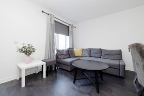 Televisión y oficina 