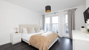 3 bedrooms, iron/ironing board, WiFi, bed sheets