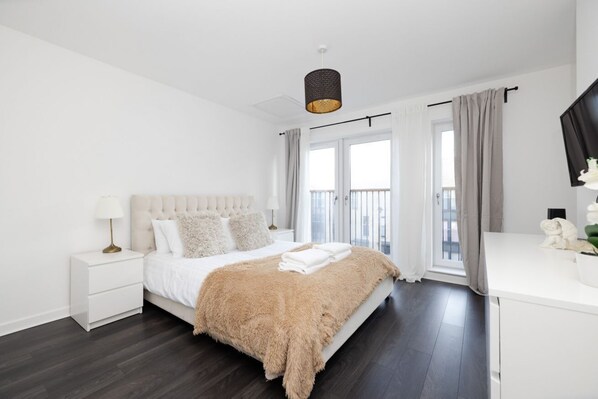 3 chambres, fer et planche à repasser, Wi-Fi, draps fournis