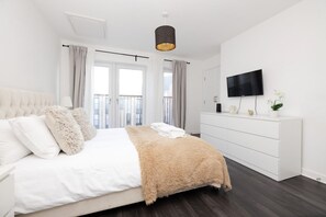 3 habitaciones, tabla de planchar con plancha, wifi y ropa de cama 