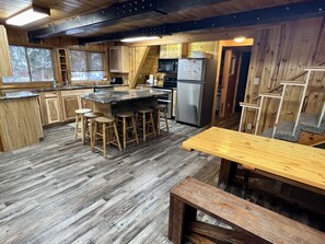 冰箱、微波炉、烤箱、炉灶