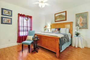 3 bedrooms, desk, iron/ironing board, WiFi