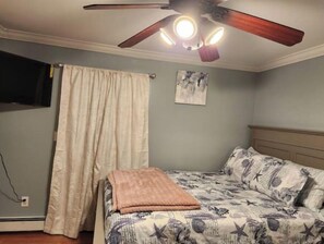 2 bedrooms, iron/ironing board, WiFi, bed sheets - Charming 2 Bedroom Home Away From Home Apartment (West Babylon)