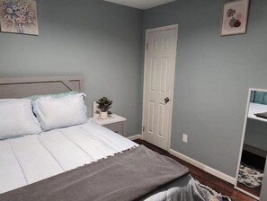 2 makuuhuonetta, silitysrauta/-lauta, Wi-Fi, vuodevaatteet